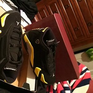 Jordans 14 black n yellow.